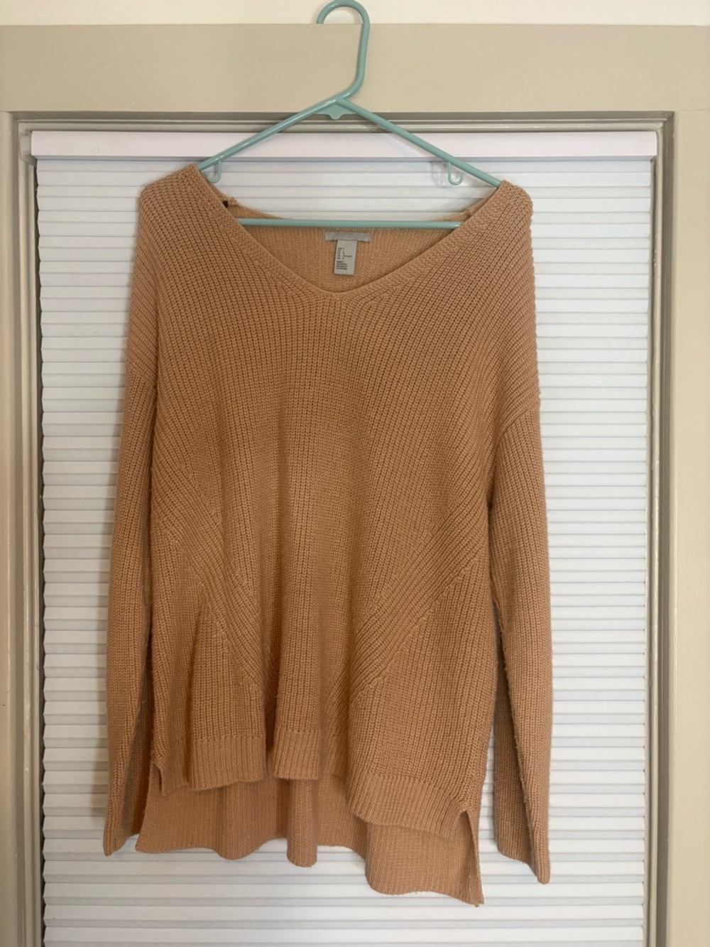 V-Neck Ribbed Knit Wool Sweater - Picture 3 of 8